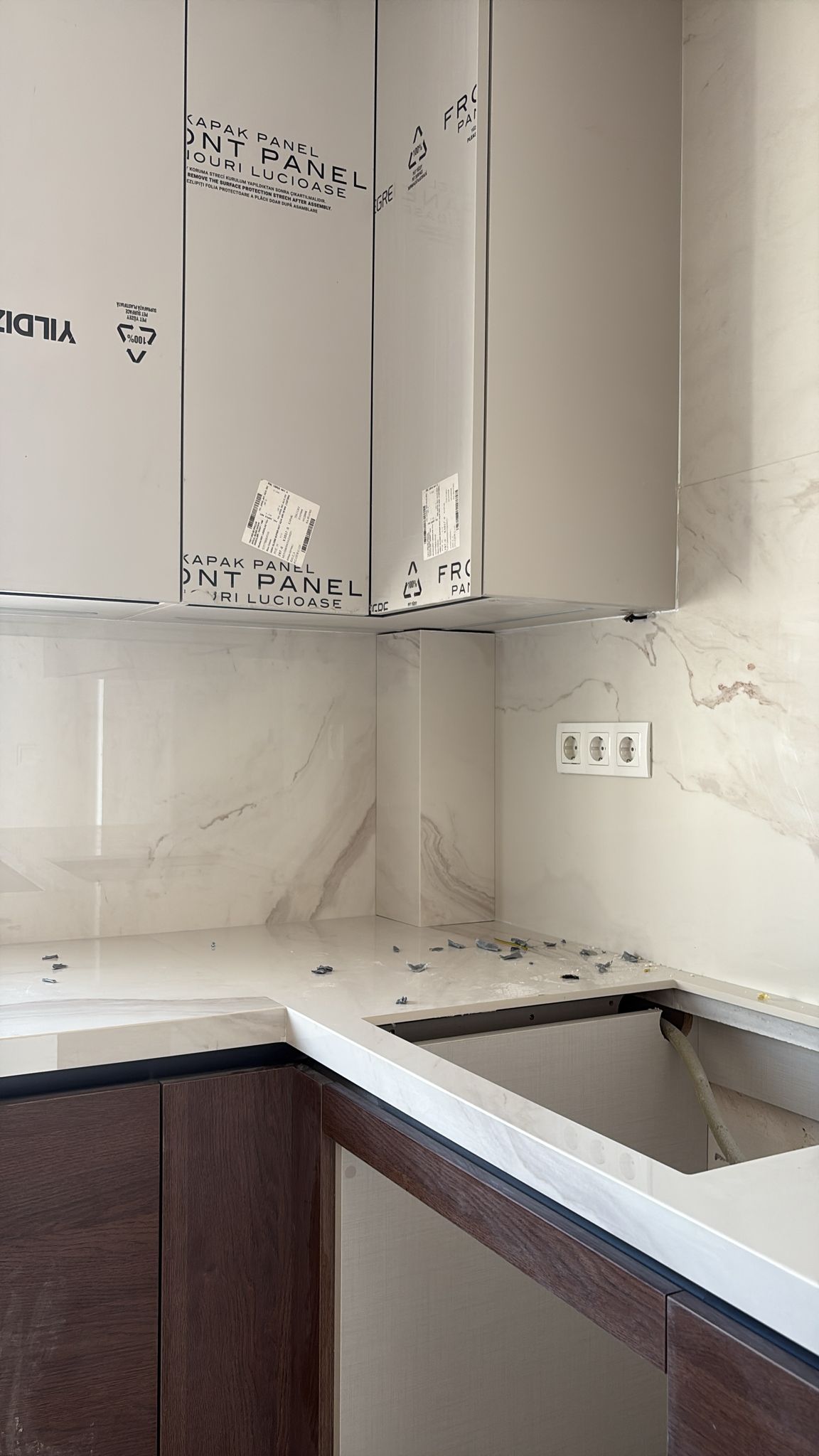 Beyaz porselen mutfak dönüşümü