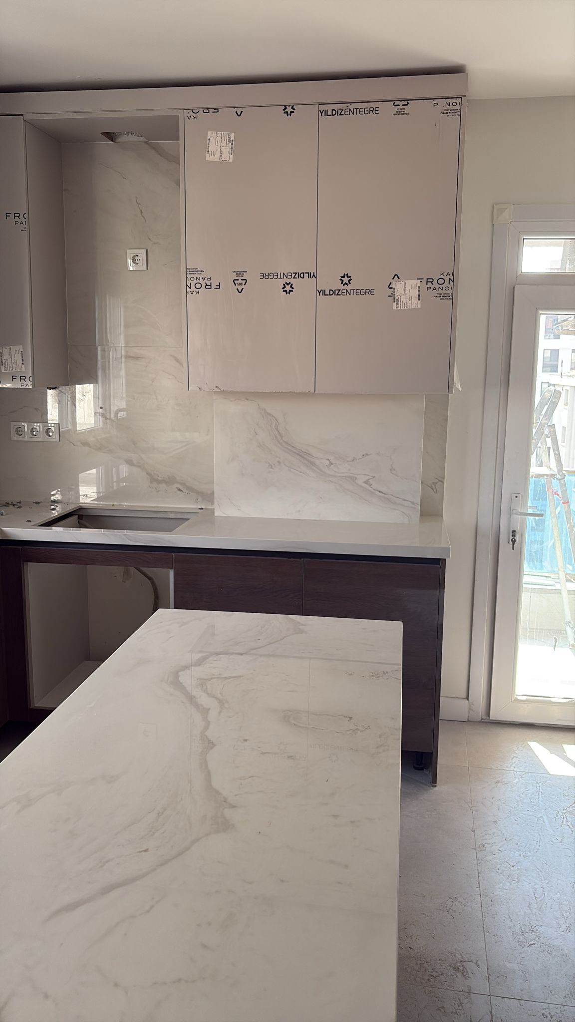 Beyaz porselen mutfak dönüşümü